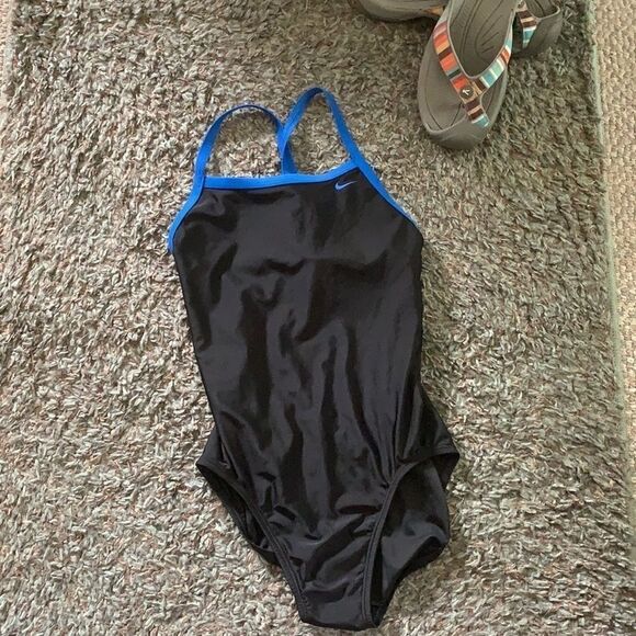 NWT WOMEN’S SIZE 34/8 NIKE ONE-PIECE SWIMSUIT - Picture 6 of 7